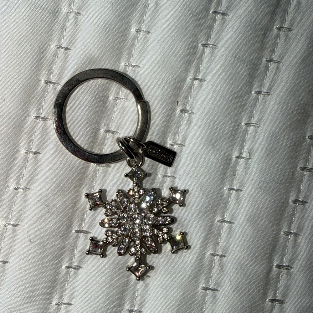 NWOT Coach Rhinestone and Metallic Snowflake Keyring/ Bag Charm - Picture 3 of 4